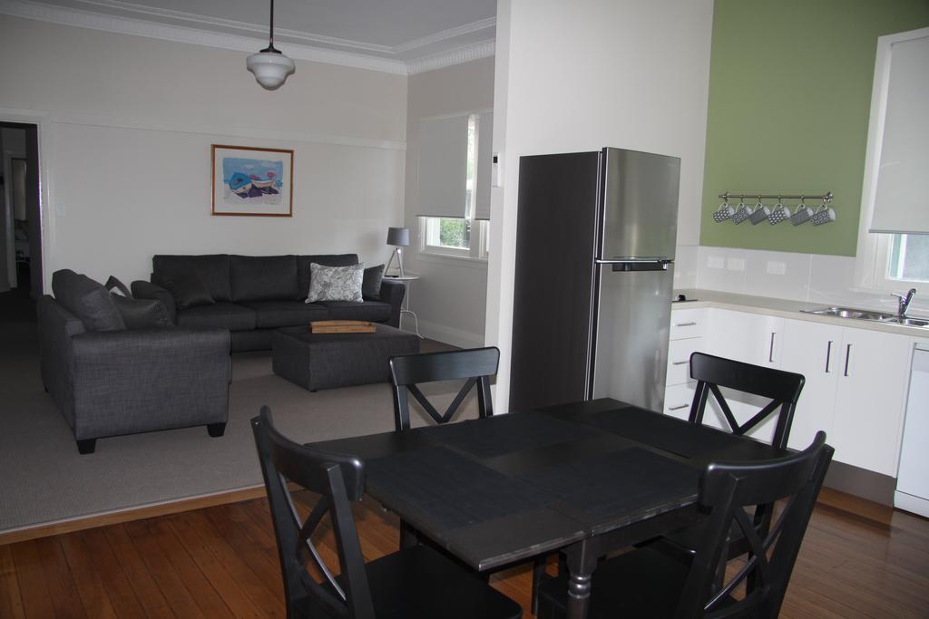 Victoria Street Apartment *
